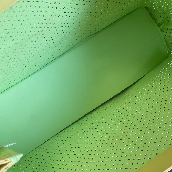 CLINIQUE Bundle Bag - Picture 9 of 9